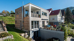 Holzfertigbauweise: Frammelsberger Holzhaus Design 120 Außenansicht