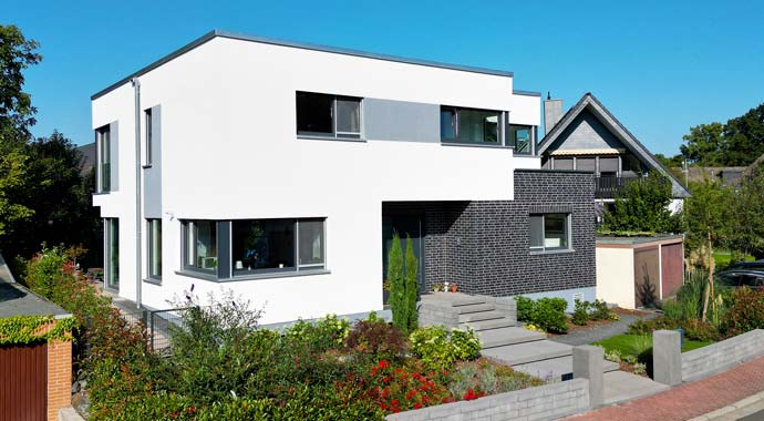 (Keller-)stauraum reloaded Außenansicht Bauhaus auf Bestandskeller von Meisterstück-Haus