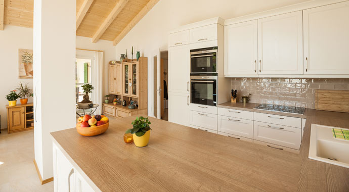 Küche Architektenbungalow Brunnensee von Isartaler Holzhaus