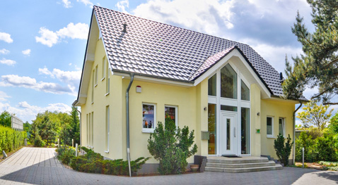 Helma Eigenheimbau Musterhaus in Falkensee Außenansicht 