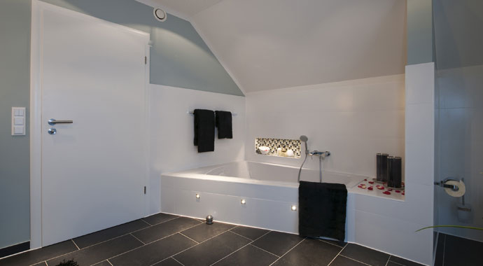 Haas-Haus, Young & Creative 245