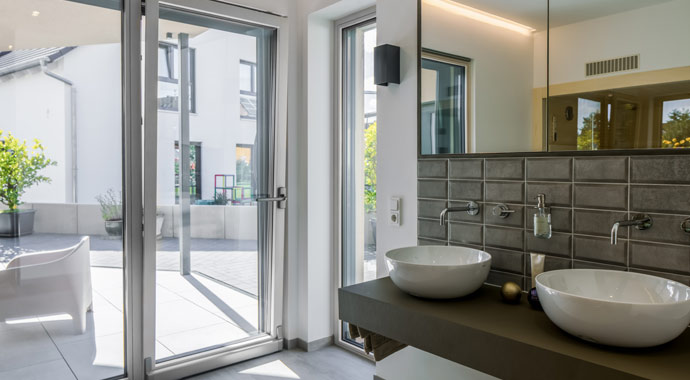 Badezimmer Winkel-Bungalow von Bittermann & Weiss