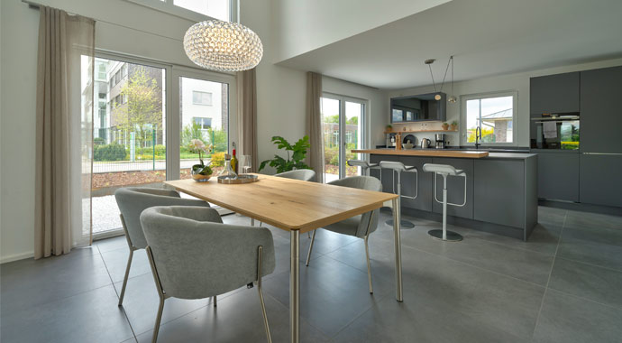 Essbereich Musterhaus Stockhom von HELMA Eigenheimbau