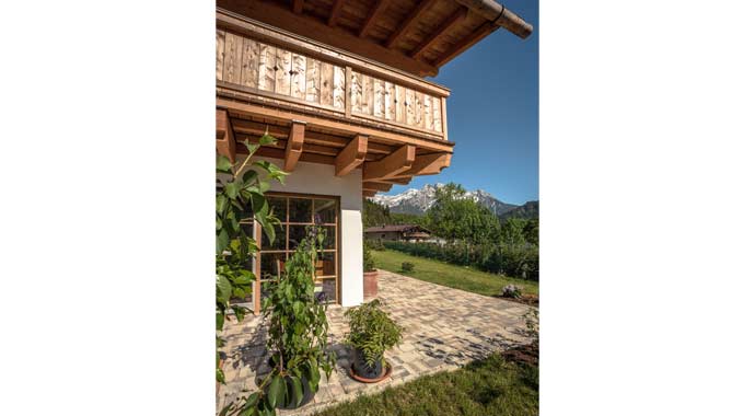 Außenansicht Massivholzhaus Kitzbühel von Chiemgauer Holzhaus