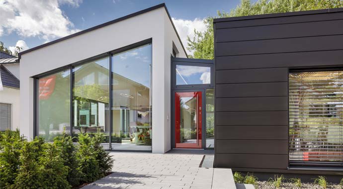 LUXHAUS stattet Musterhäuser mit der sonnenBatterie aus