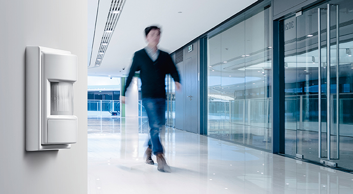 Auch im privaten Wohnraum bieten Bewegungs- und Präsenzmelder ein Plus an Hygiene, Sicherheit und Komfort. | Foto: JUNG Auch im privaten Wohnraum bieten Bewegungs- und Präsenzmelder ein Plus an Hygiene, Sicherheit und Komfort. | Foto: JUNG