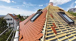 Dachsanierung mit BAUDER Hausdach während einer Dachsanierung mit BAUDER