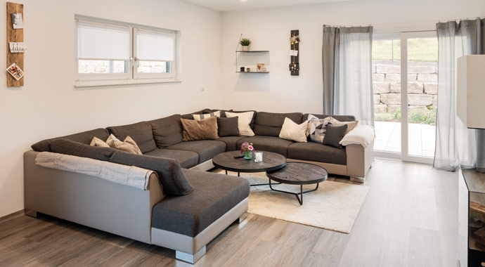 Wohnbereich frei geplantes Haus im Bauhausstil von FingerHaus