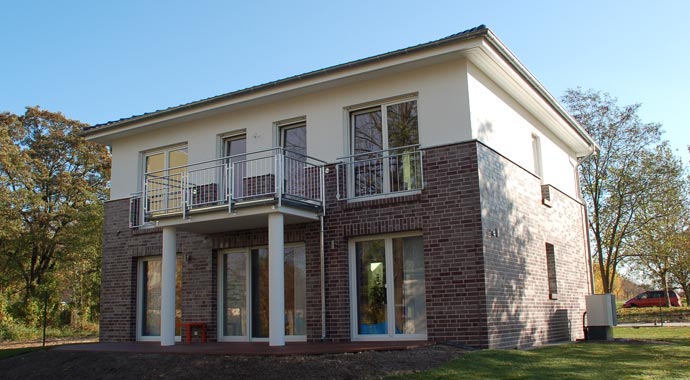 Helma Eigenheimbau Musterhaus in Teltow Außenansicht