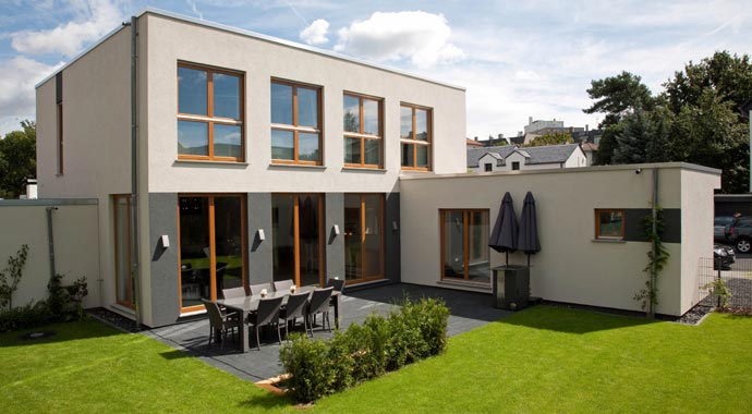 Modernes Holz-Fertighaus von Rensch-Haus Modernes Holz-Fertighaus von Rensch-Haus