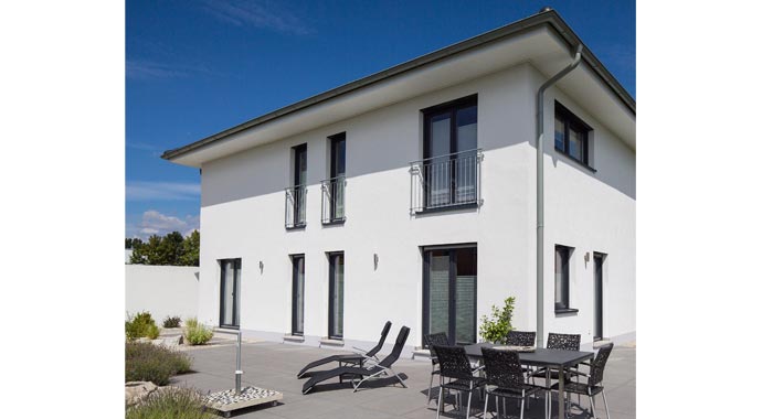 Außenansicht ICON 4 City mit Walmdach von Dennert Massivhaus