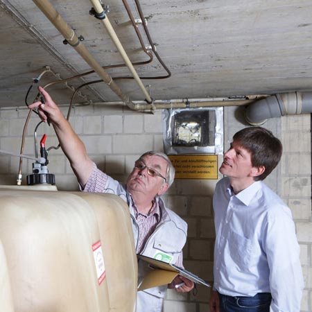 Handwerkergespräch zum Heizöltank