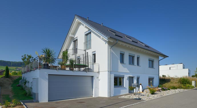 Fertighaus Weiß Kundenhaus Kienhöfer Außenansicht