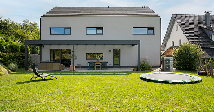 Haus mit Terrassendach