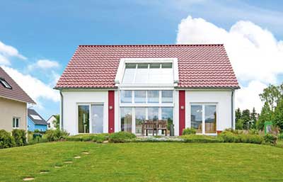 Helma Eigenheimbau Berazungszentrum Leipzig als Sonnenhaus Außenansicht