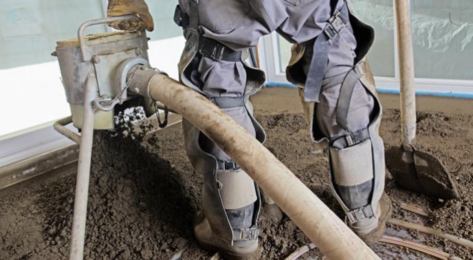 Zementestrich ist feuchtigkeitsbeständig und daher bestens geeignet, um in Nassräumen, wie zum Beispiel dem Badezimmer, eingesetzt zu werden. Foto: Fotolia