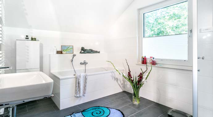 Badezimmer Haus Sommer von SchwörerHaus