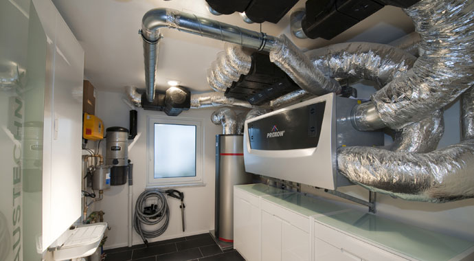 Haas-Haus, Young & Creative 245