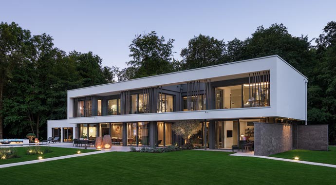 Außenansicht Musterhaus Rheinau-Linx – Luxusvilla von WeberHaus