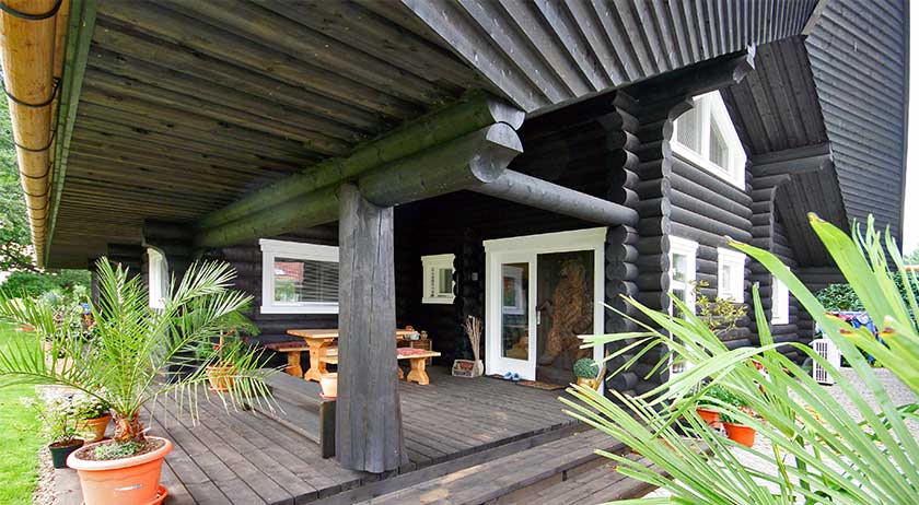 LéonWood Blockhaus Neu Finnland Außenansicht