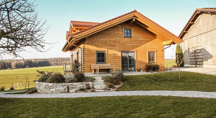 Außenansicht Blockhaus Halfing von Chiemgauer Holzhaus