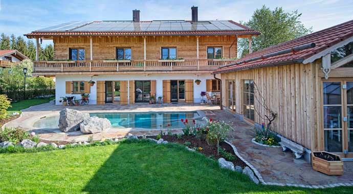 Außenansicht Bräundl’s Dohoim auf’m oberbayerischen Land von holzius