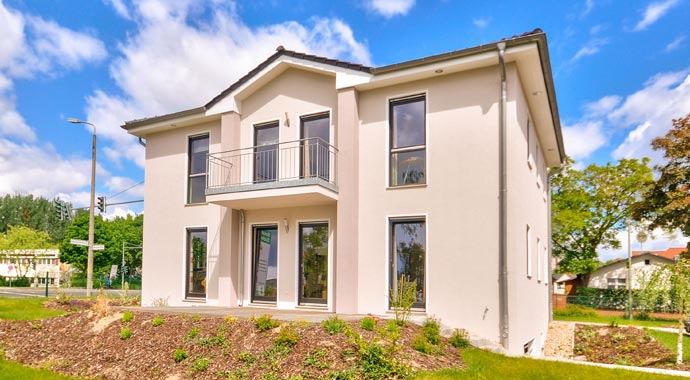 Helma Eigenheimbau Musterhaus in Berlin-Marzahn Außenansicht