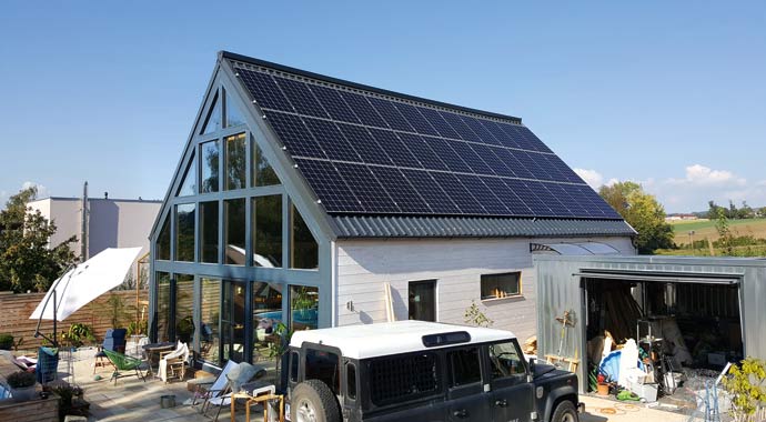 Eigenheim mit Photovoltaik-Anlage Eigenheim mit Photovoltaik-Anlage