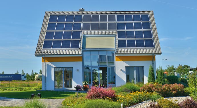 Helma Eigenheimbau Musterhaus Leipzig als Sonnenhaus Außenansicht