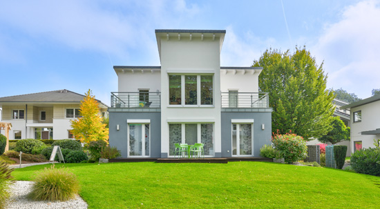 Helma Eigenheimbau Musterhaus bei Frankfurt Außenansicht 
