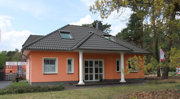 Town & Country Haus Musterhaus Winkelbungalow 108 Außenansicht