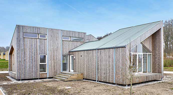 Außenansicht Biologisches Haus von Kebony