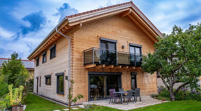 Außenansicht Blockhaus Bayern von Chiemgauer Holzhaus