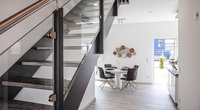 Treppenhaus Musterhaus Fellbach von STREIF Haus