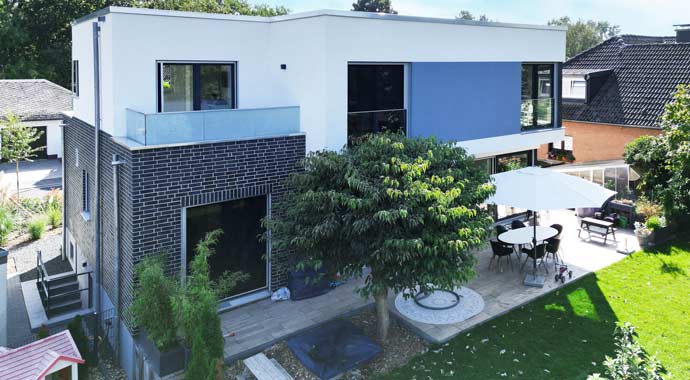 Außenansicht Bauhaus auf Bestandskeller von Meisterück-Haus