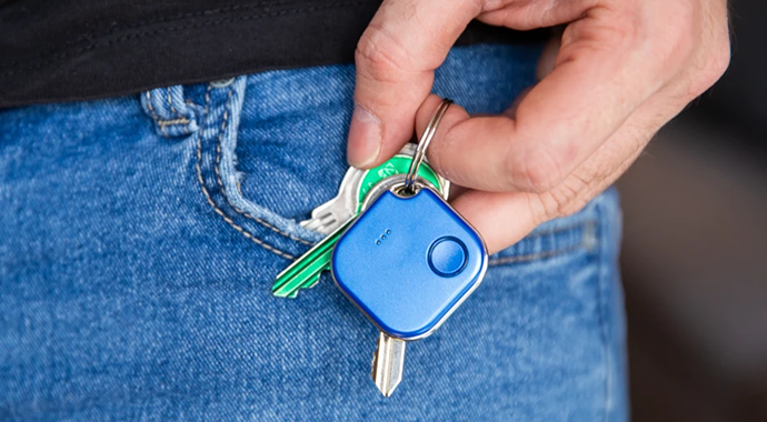 Der Shelly Blu Button 1 ist ein mobiler Taster, mit dem sich dank Bluetooth-Technologie einzelne Shelly-Geräte oder ganze Szenarien verschlüsselt steuern lassen. | Shelly Der Shelly Blu Button 1 ist ein mobiler Taster, mit dem sich dank Bluetooth-Technologie einzelne Shelly-Geräte oder ganze Szenarien verschlüsselt steuern lassen.