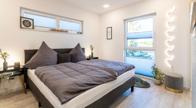 Schlafzimmer Musterhaus Weinsheim von STREIF Haus