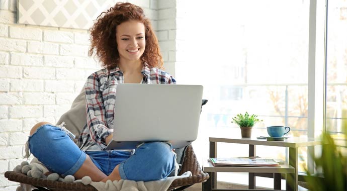Frau mit Notebook Frau mit Notebook