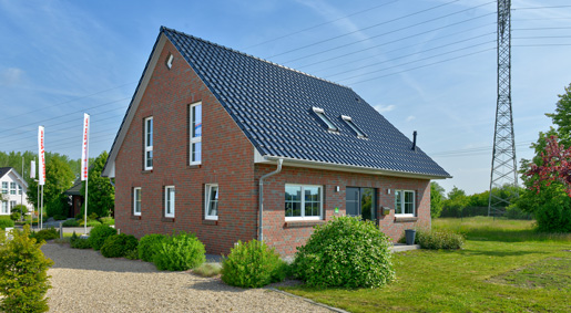 Helma Eigenheimbau Musterhaus bei Leipzig Außenansicht