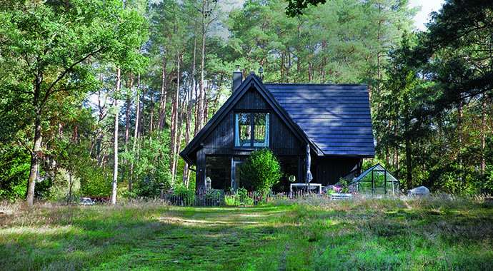 Außenansicht Mondholzhaus am See von holzius