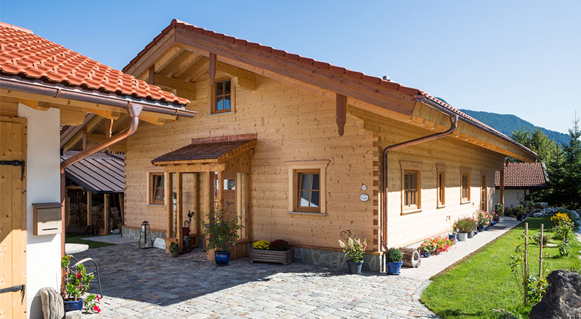 Chiemgauer Holzhaus Blockhaus Allgäu Außenansicht