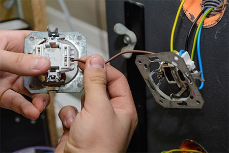 Anschließen eines Lichtschalters