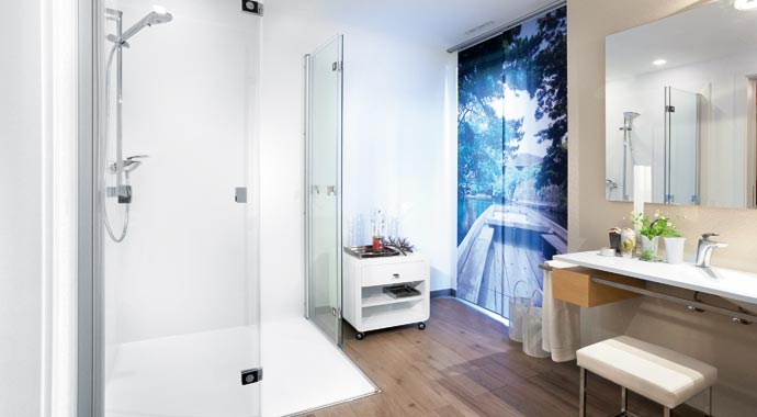 Badezimmer Plusenergiehaus Wuppertal von SchwörerHaus