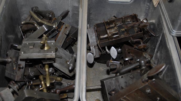 Möbel restaurieren, Möbel selber bauen, Omas alte Möbel, Sperrmüll, Flohmarkt, Europaletten Möbel, Europaletten Couch,