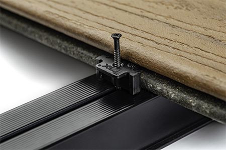 Trex-Diele mit Nut und Befestigungsclipp Trex-Diele mit Nut und Befestigungsclipp