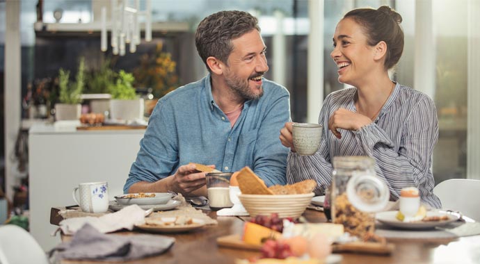Paar beim Frühstück Paar beim Frühstück
