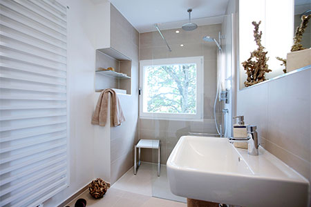 Symbolbild kleines Badezimmer