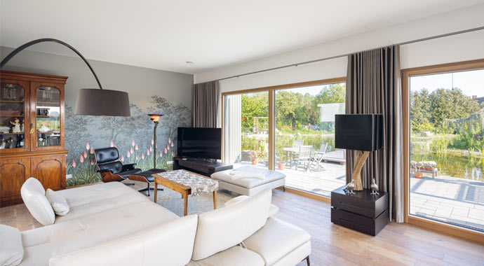 Wohnbereich Familien-Bungalow im Grünen von WeberHaus