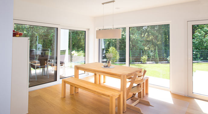 Essbereich Modern 239 von FischerHaus