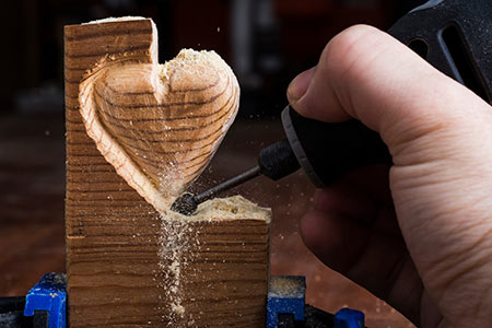 Symbolbild Schnitzereien